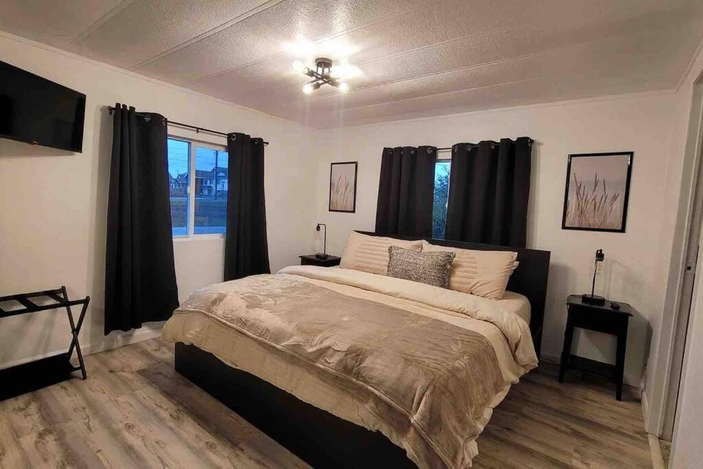 Villa Tiki Escape W/ Amazing Mountain And Marsh Backdrop Rockaway Beach Esterno foto
