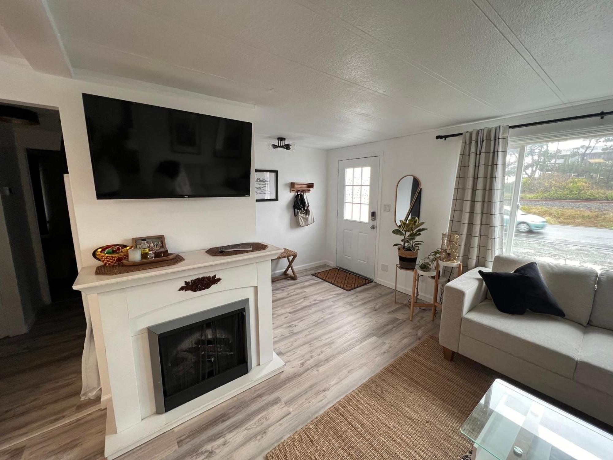Villa Tiki Escape W/ Amazing Mountain And Marsh Backdrop Rockaway Beach Esterno foto