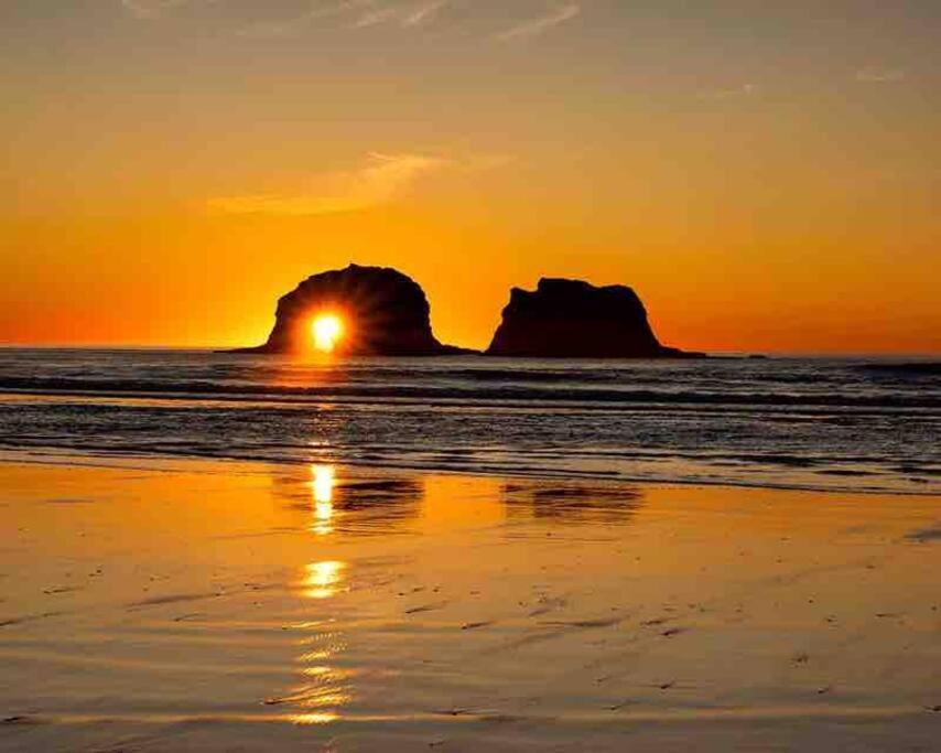 Villa Tiki Escape W/ Amazing Mountain And Marsh Backdrop Rockaway Beach Esterno foto