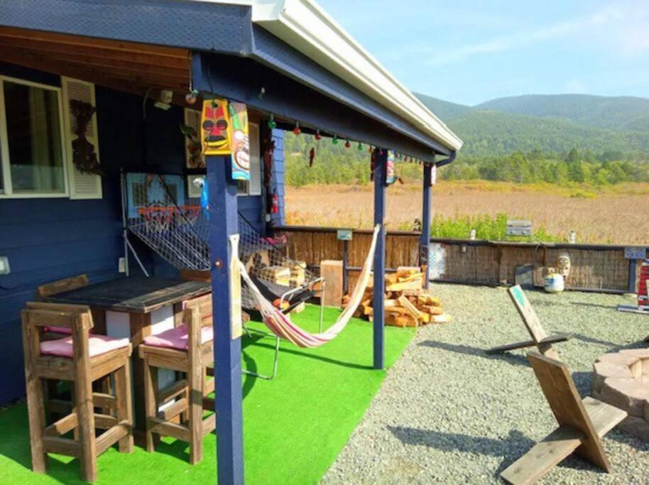 Villa Tiki Escape W/ Amazing Mountain And Marsh Backdrop Rockaway Beach Esterno foto