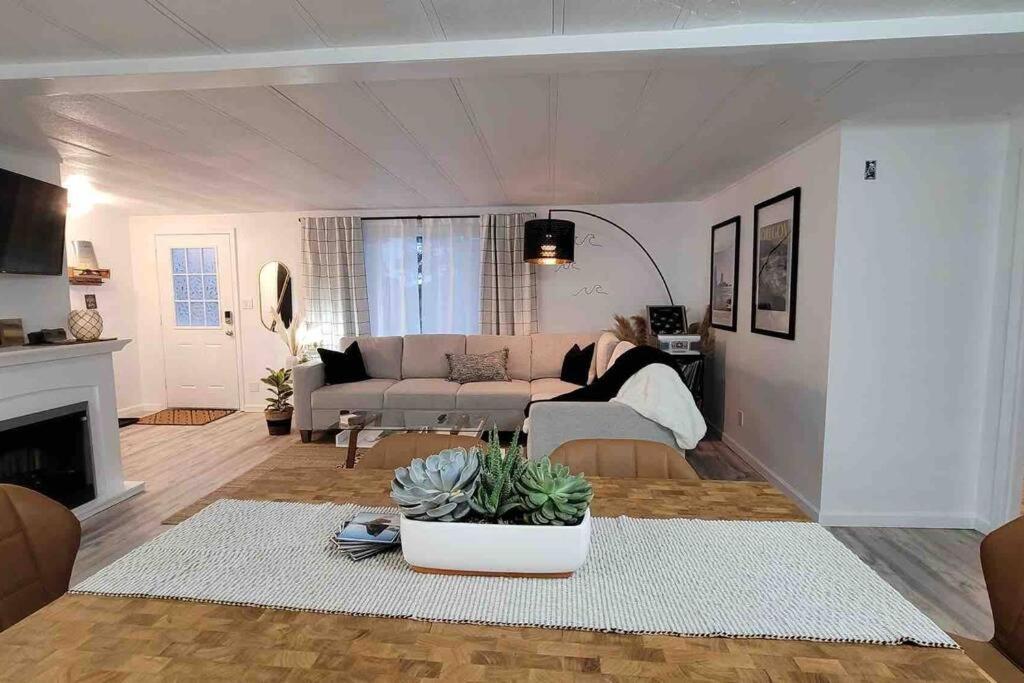 Villa Tiki Escape W/ Amazing Mountain And Marsh Backdrop Rockaway Beach Esterno foto