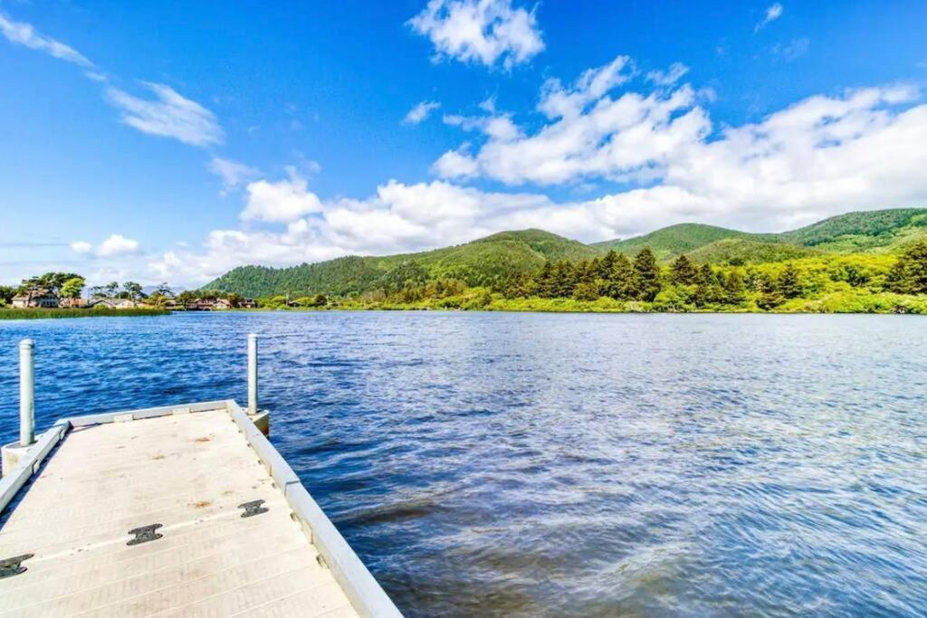 Villa Tiki Escape W/ Amazing Mountain And Marsh Backdrop Rockaway Beach Esterno foto